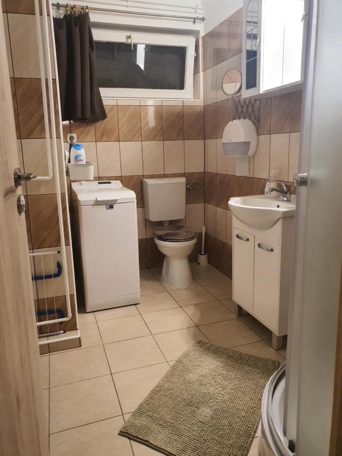 Family Friendly Gyal Apartment Ngoại thất bức ảnh
