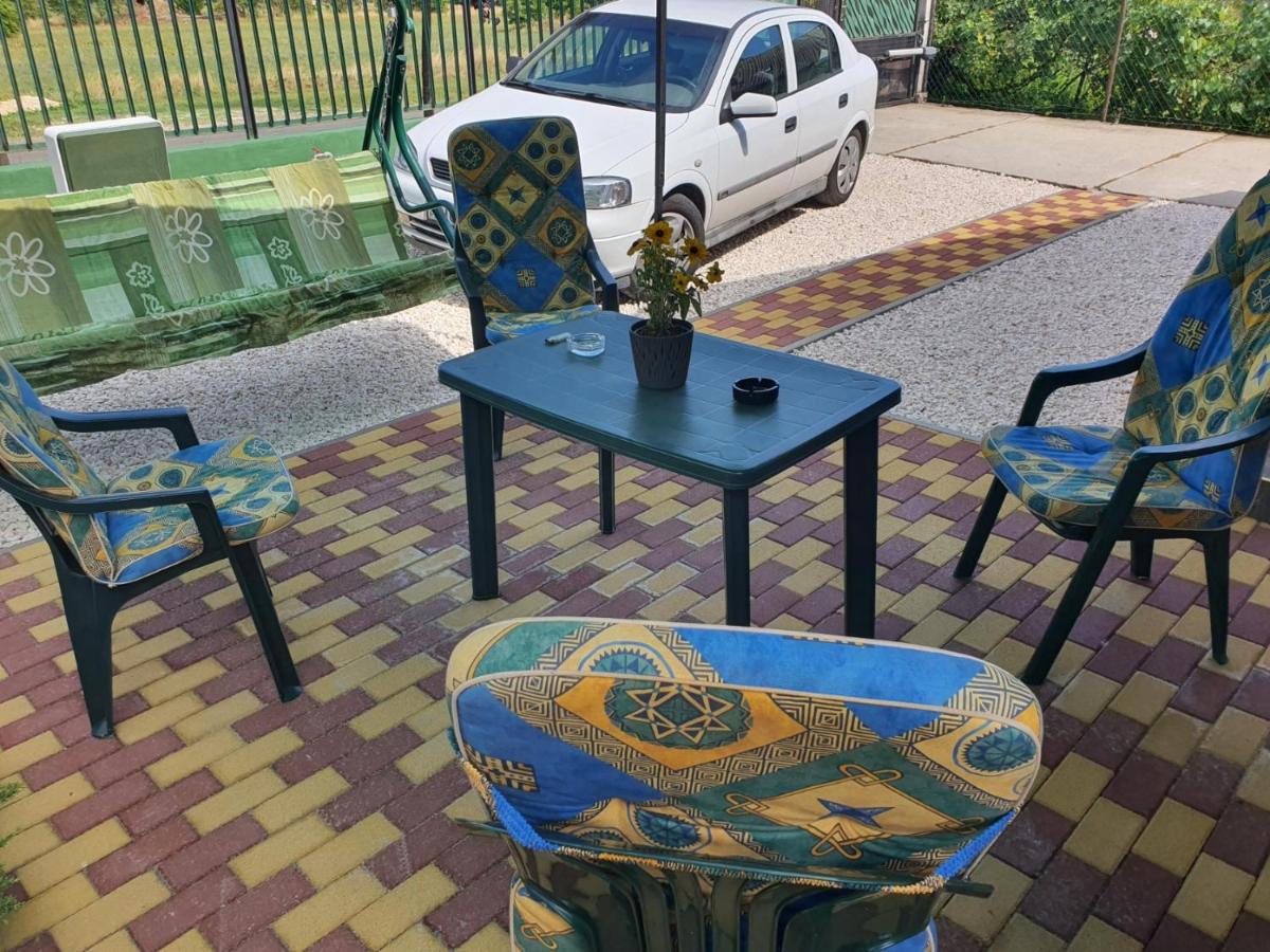 Family Friendly Gyal Apartment Ngoại thất bức ảnh