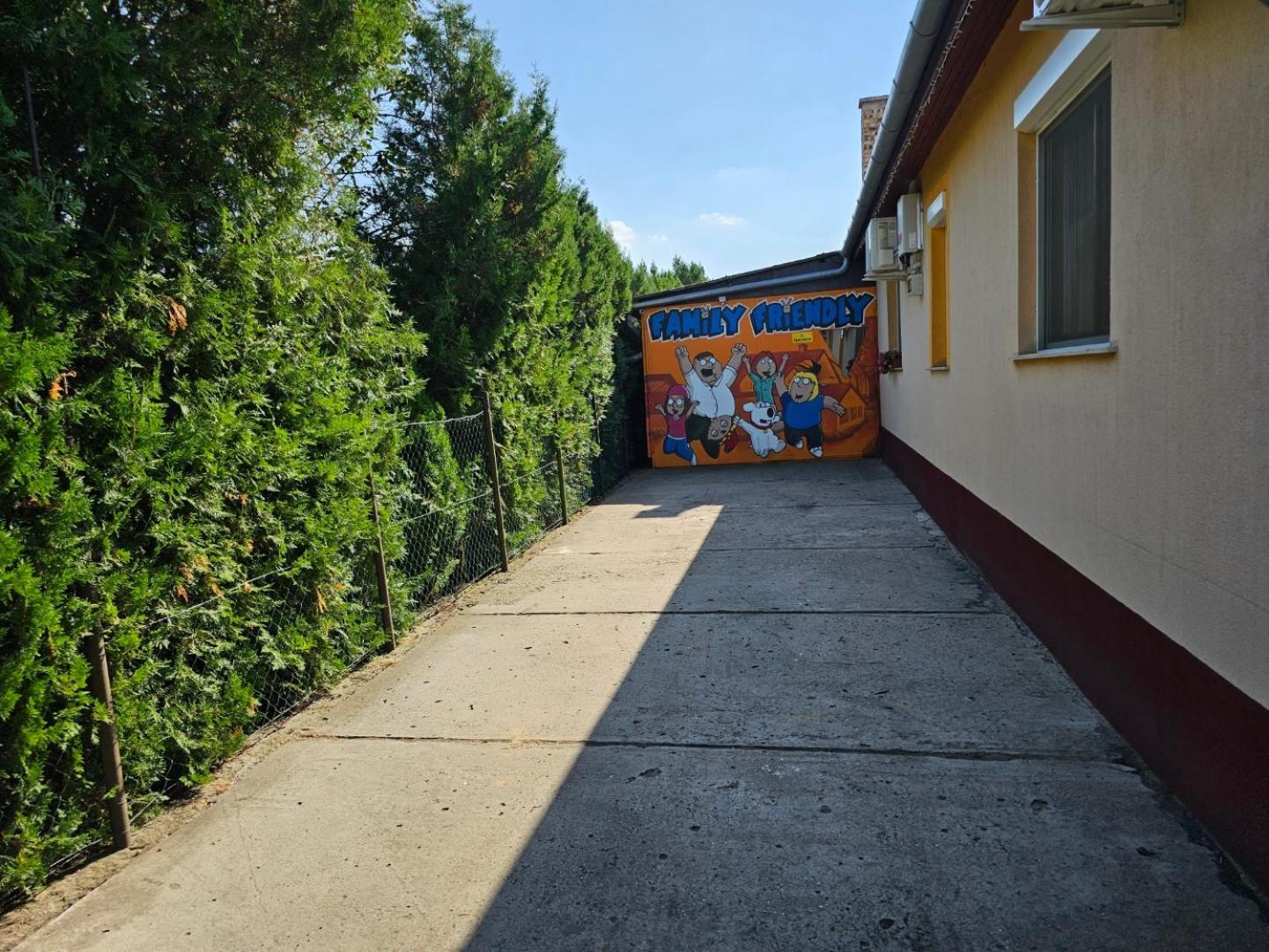 Family Friendly Gyal Apartment Ngoại thất bức ảnh