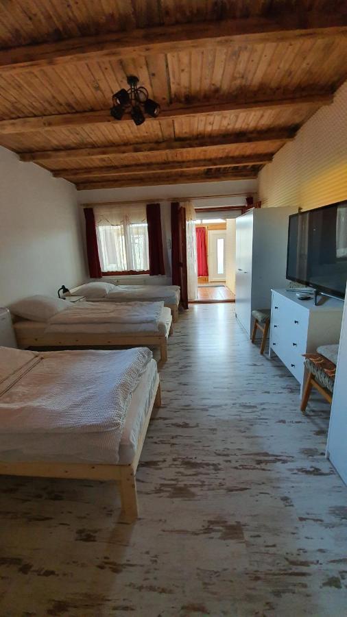 Family Friendly Gyal Apartment Ngoại thất bức ảnh